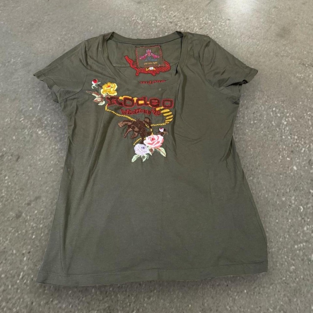 Johnny Was Rodeo Embroidered Green Shirt Womens Medium Short Sleeve Tee